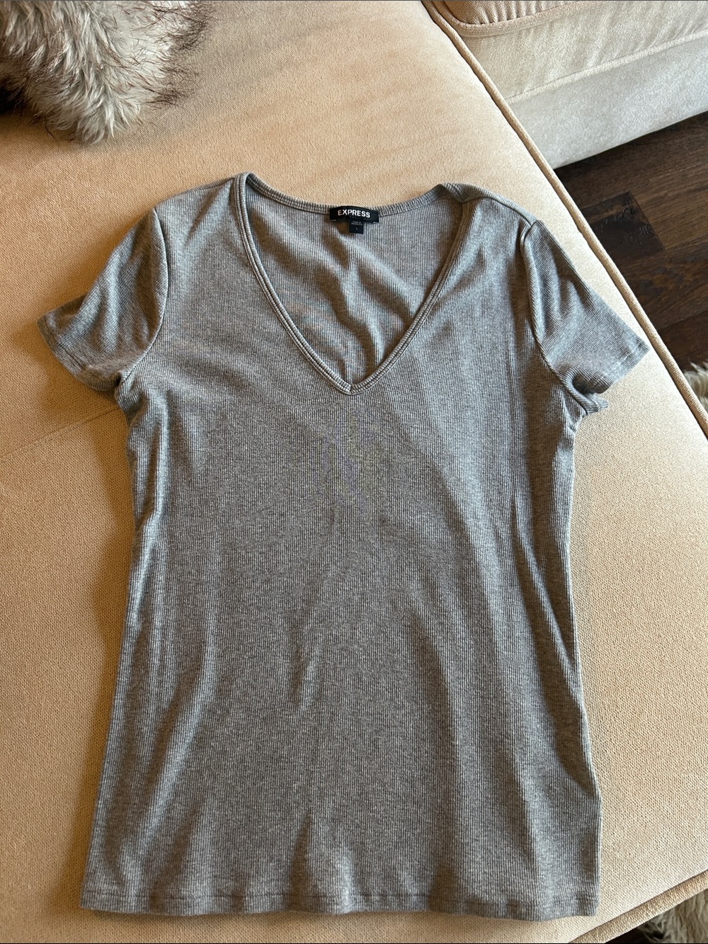 Express Women's Heather Gray V-Neck Short Sleeve Tee